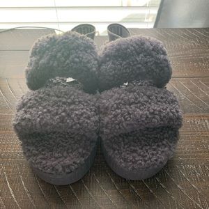 Ugg/ Women 7/ Oh Fluffita Sherpa Slide/ purple/ NWOB